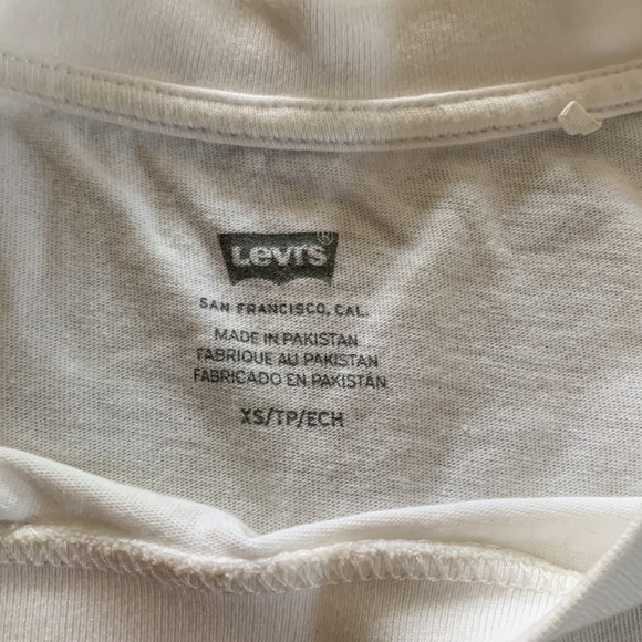 Levi’s Oversized Graphic Tee - Picture 3 of 3